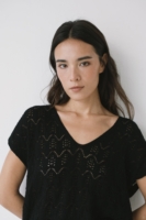 Top calado de tricot negro