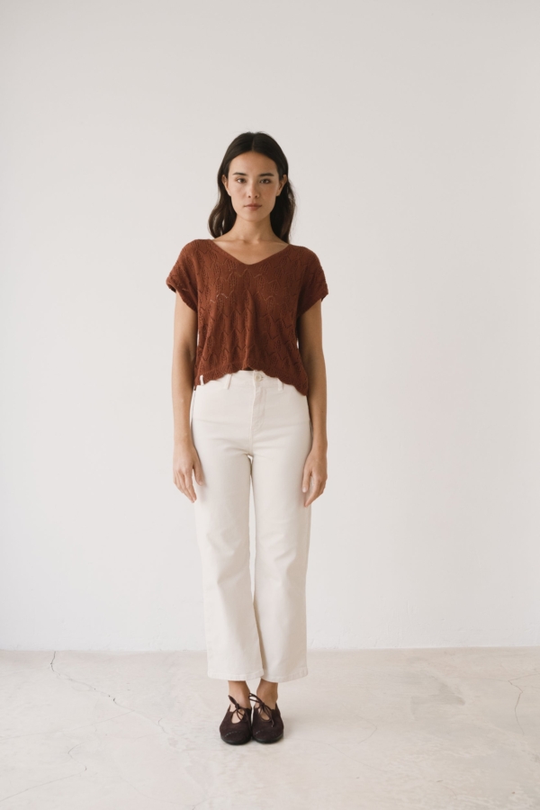 Top calado de tricot rojo arcilla