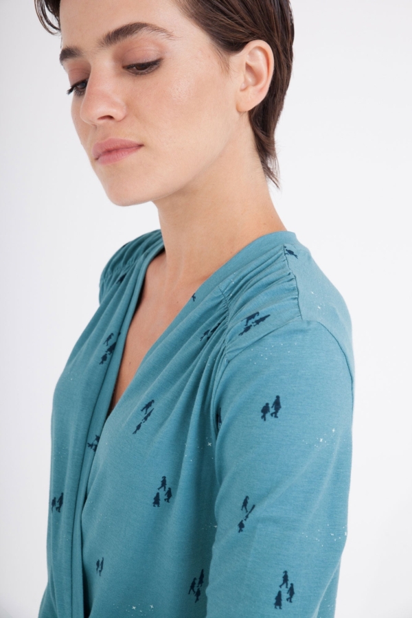 Vestido Camile oversize cruzado color azul ópalo.