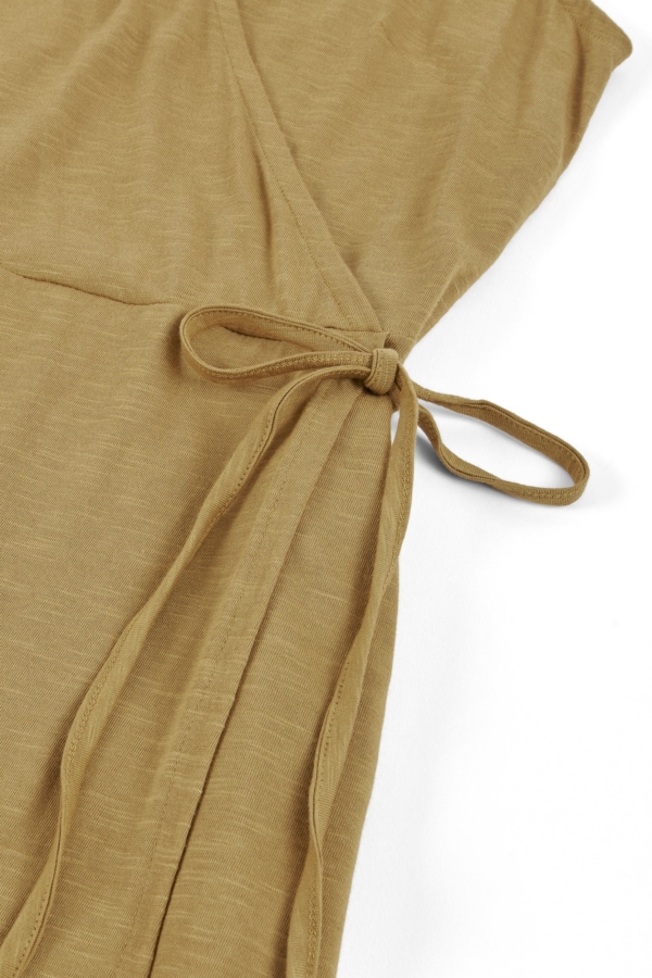 Vestido cruzado de tirantes amarillo