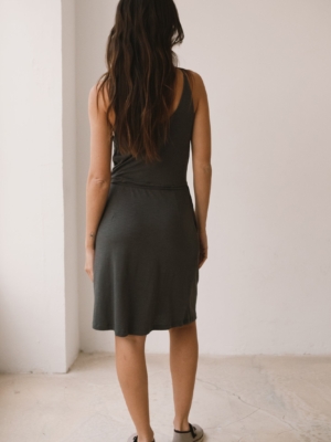 tiralahilacha-vestido-cruzado-de-tirantes-gris-antracita-2