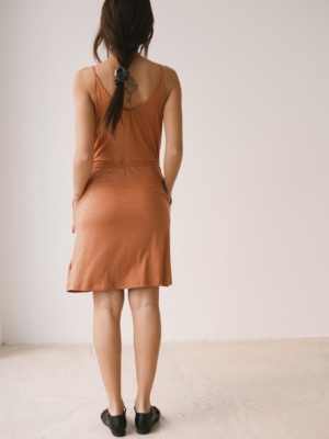 tiralahilacha-vestido-cruzado-de-tirantes-rosa-coral-2