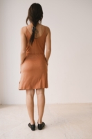 Vestido cruzado de tirantes rosa coral