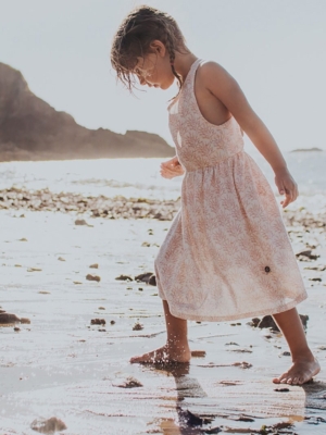 Vestido espalda cruzada salmón con print de corales