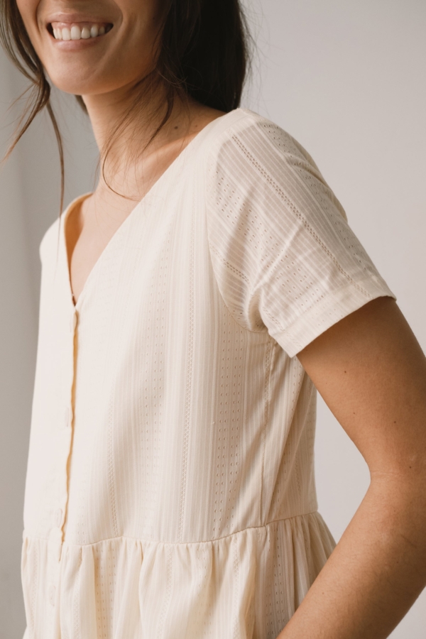 Vestido holgado con botones crudo