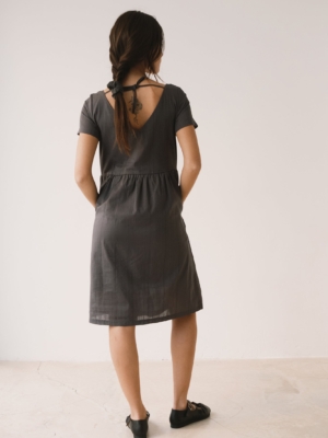 tiralahilacha-vestido-holgado-con-botones-gris-antracita-2