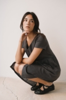 Vestido holgado con botones gris antracita