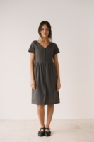 Vestido holgado con botones gris antracita