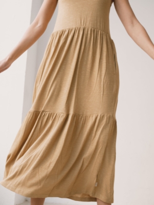 Vestido largo con volantes amarillo