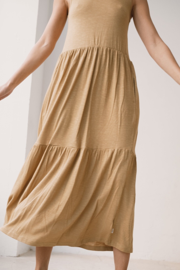 Vestido largo con volantes amarillo