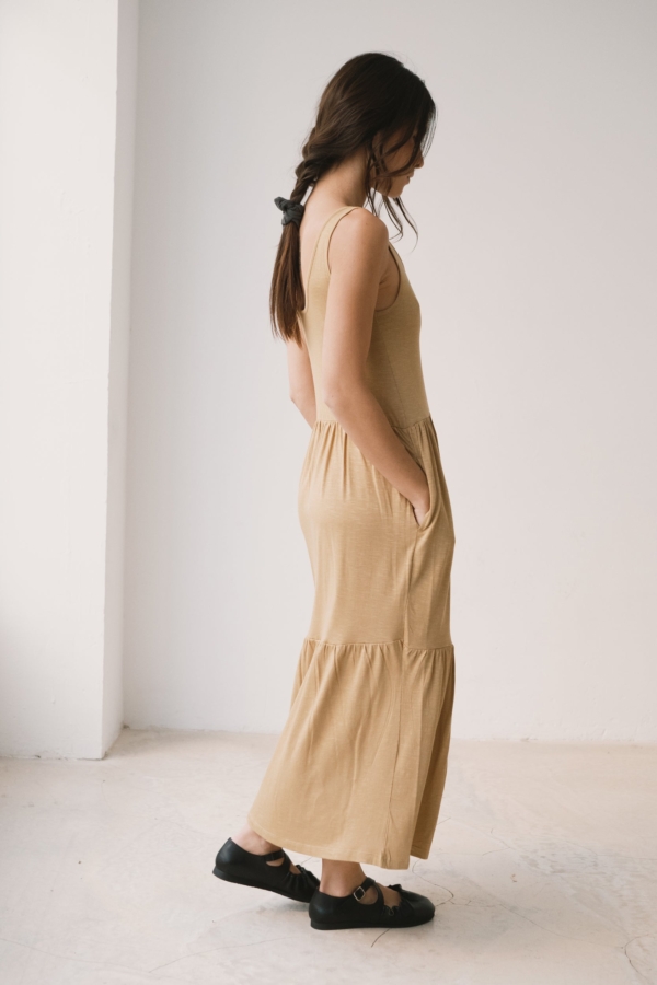 Vestido largo con volantes amarillo