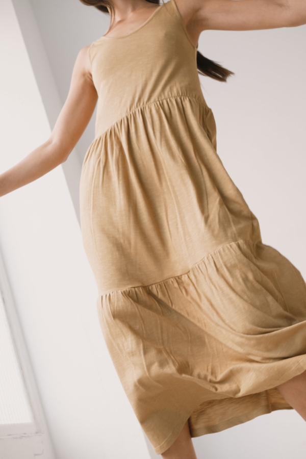 Vestido largo con volantes amarillo