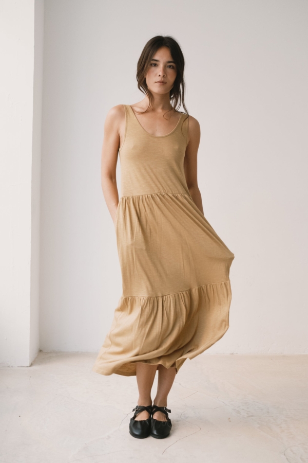 Vestido largo con volantes amarillo