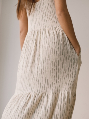 tiralahilacha-vestido-largo-con-volantes-estampado-verde-2