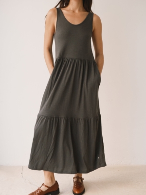 Vestido largo con volantes gris antracita