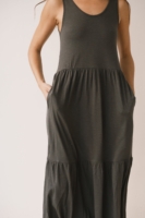 Vestido largo con volantes gris antracita