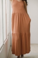 Vestido largo con volantes rosa coral