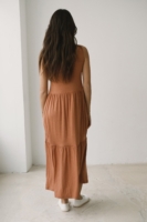 Vestido largo con volantes rosa coral