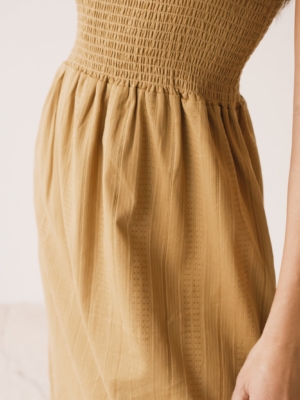 tiralahilacha-vestido-nido-de-abeja-mostaza-2