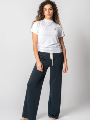 nae-vegan-camiseta-blanca-con-cuello-redondo-elowen-2-3×4