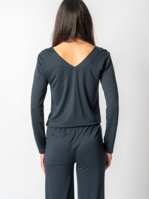 nae-vegan-sudadera-de-tencel-lyocell-con-escote-en-v-en-azul-lenora-2-3×4