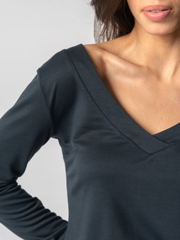 Sudadera de TENCEL™ Lyocell con Escote en V en Azul - Lenora