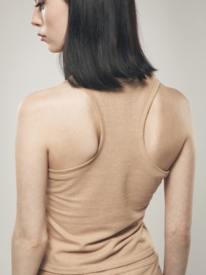 nae-vegan-top-de-tirantes-de-pique-de-algodon-en-marron-edith-2-3×4