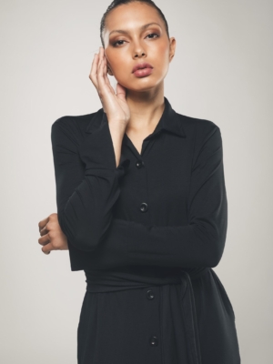 nae-vegan-vestido-camisero-maxi-de-manga-larga-en-negro-beatrice-2-3×4