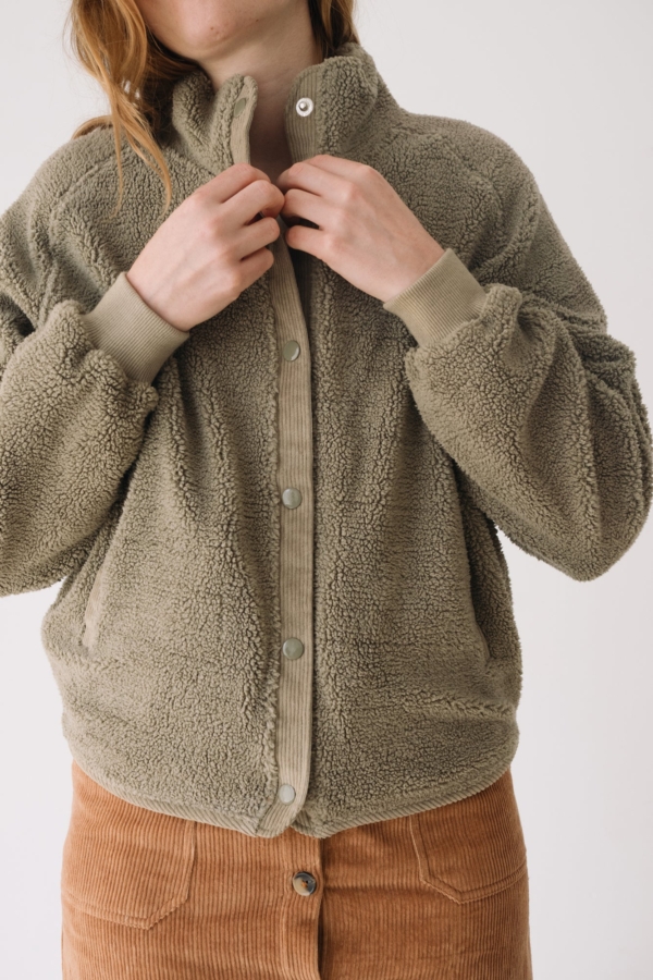 Chaqueta borreguito botones algodón orgánico verde