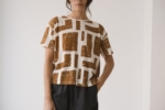 Camiseta fluida estampado marrón