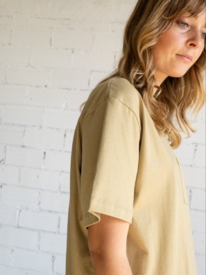 tiralahilacha-giulia-unisex-t-shirt-with-pockets-beige-1-b54d