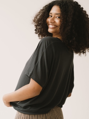 tiralahilacha-hada-tencel-oversized-t-shirt-in-black-2