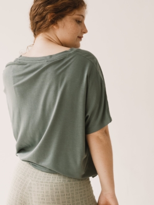 tiralahilacha-hada-tencel-oversized-t-shirt-in-green-4