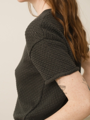 tiralahilacha-hadara-short-sleeve-knitted-top-in-black-4