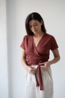 Camiseta Hagne cruzada Tencel rojo
