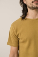 Camiseta waffle Harmony mostaza
