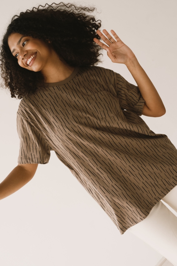 Camiseta unisex Harriet marrón corteza