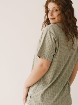 tiralahilacha-harriet-unisex-t-shirt-in-wicker-green-2