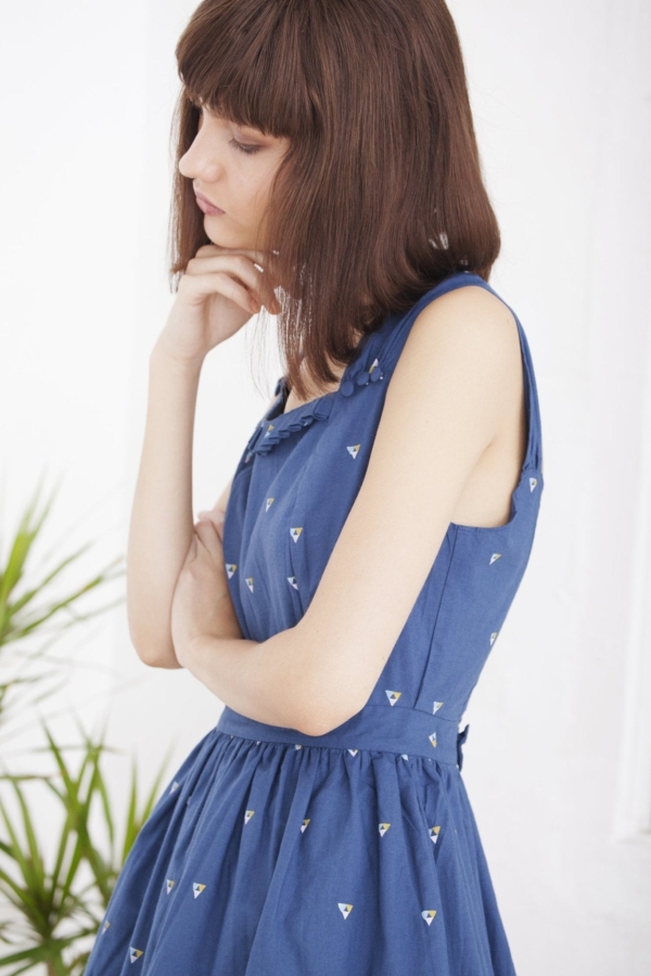 Vestido Helvia vintage azul estampado triángulos