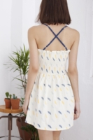 Vestido Hilda estampado plumas con tirantes cruzados