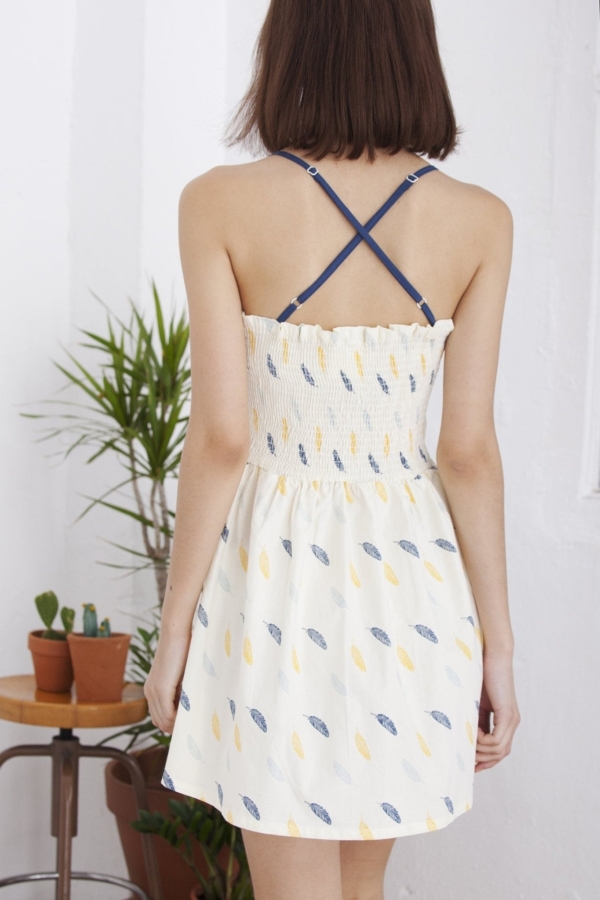 Vestido Hilda estampado plumas con tirantes cruzados