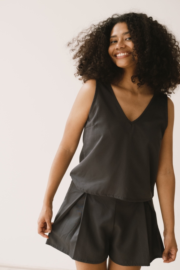 Top Holly tirantes Tencel negro