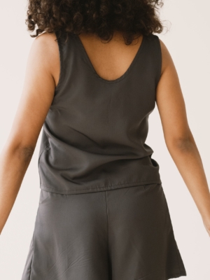 tiralahilacha-holly-tencel-strap-top-in-black-4