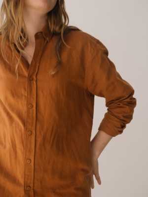 tiralahilacha-hugo-linen-blend-unisex-shirt-in-terracotta-1-48c6