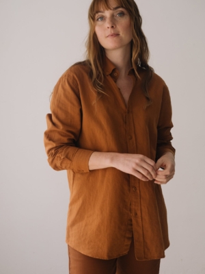 tiralahilacha-hugo-linen-blend-unisex-shirt-in-terracotta-2-d790