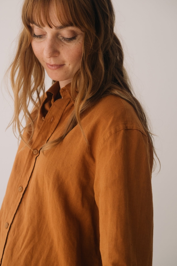 Camisa terracota Hugo unisex de lino