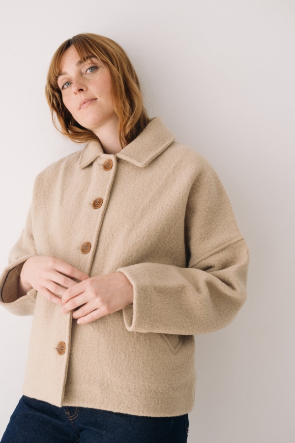 Chaqueta corta 100% lana merino beige