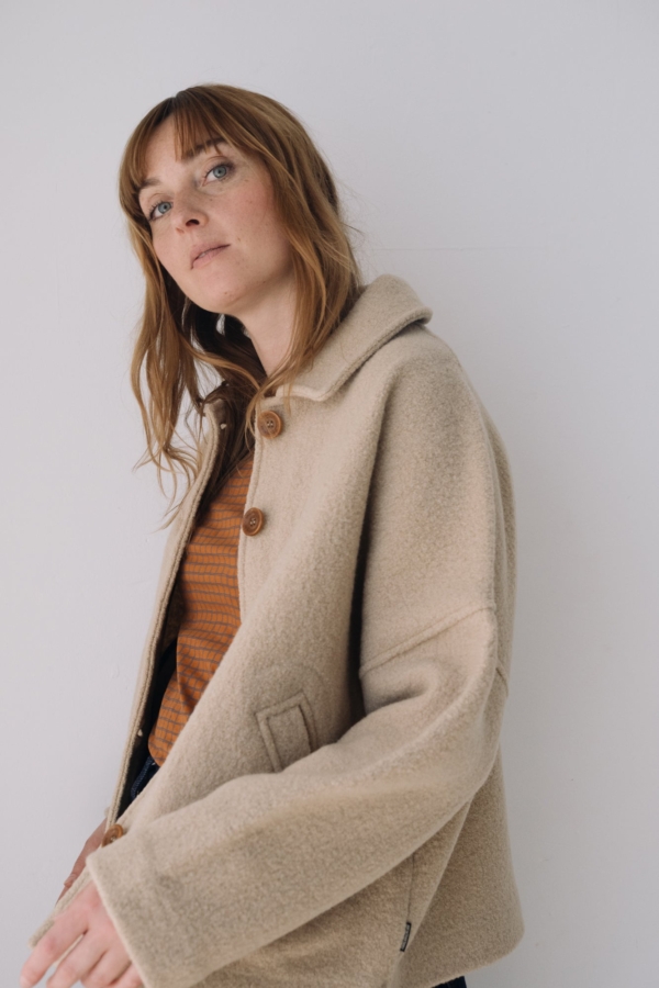 Chaqueta corta 100% lana merino beige