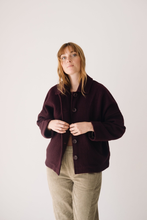 Chaqueta corta 100% lana merino púrpura