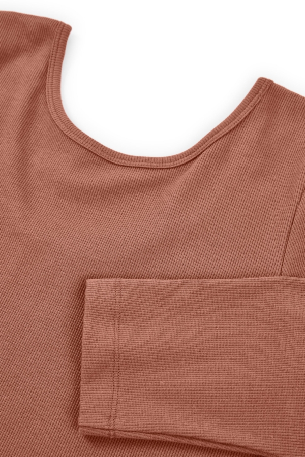 Camiseta canalé cuello barco algodón orgánico rosa
